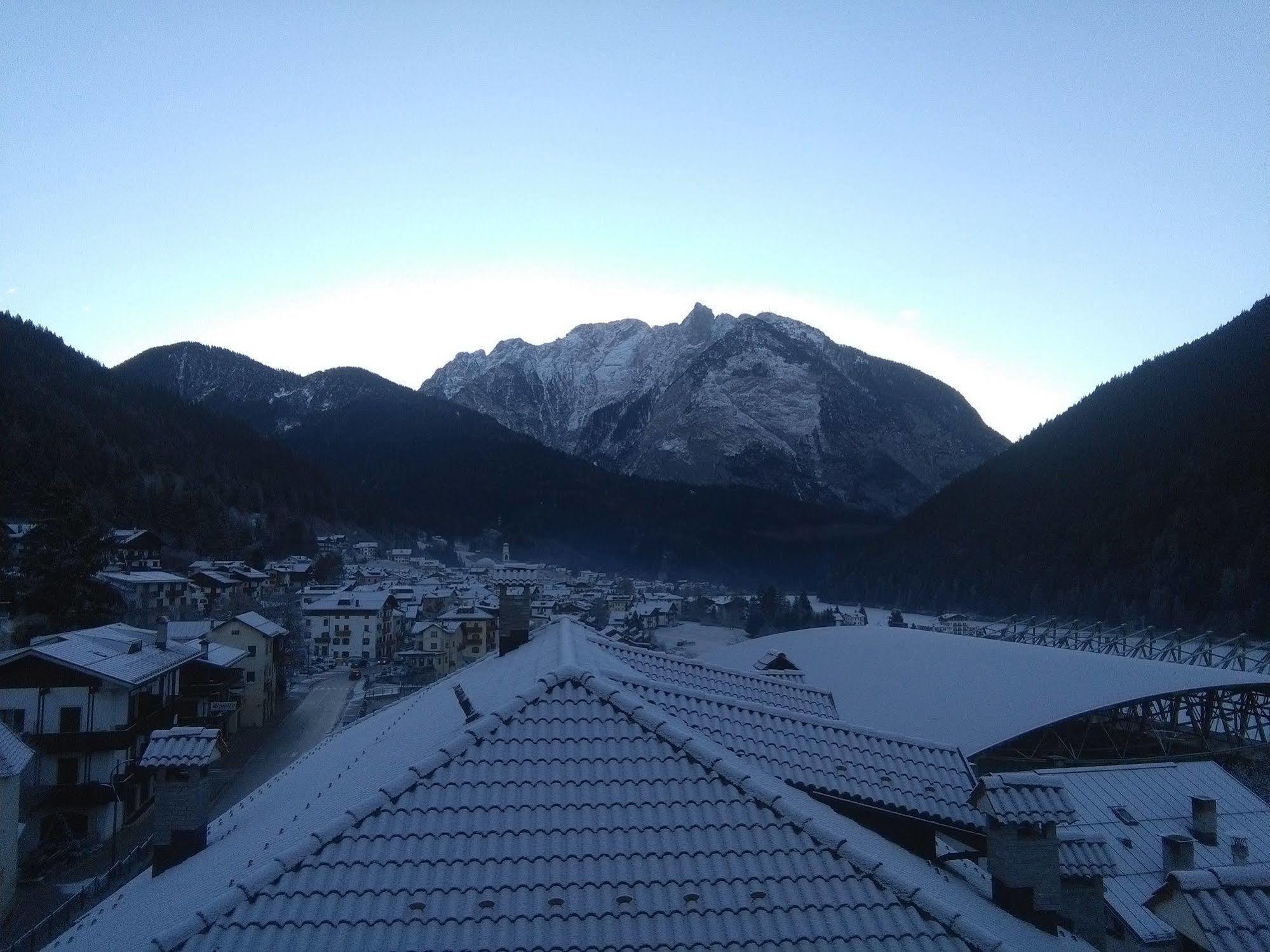 Hotel Auronzo Auronzo di Cadore Esterno foto